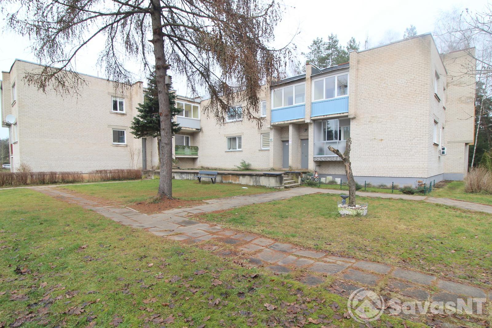 Verkiuose, Popieriaus gatvėje išnuomojamas jaukus ir ERDVUS 3 NEPEREINAMŲ kambarių 63 kv. m. butas.