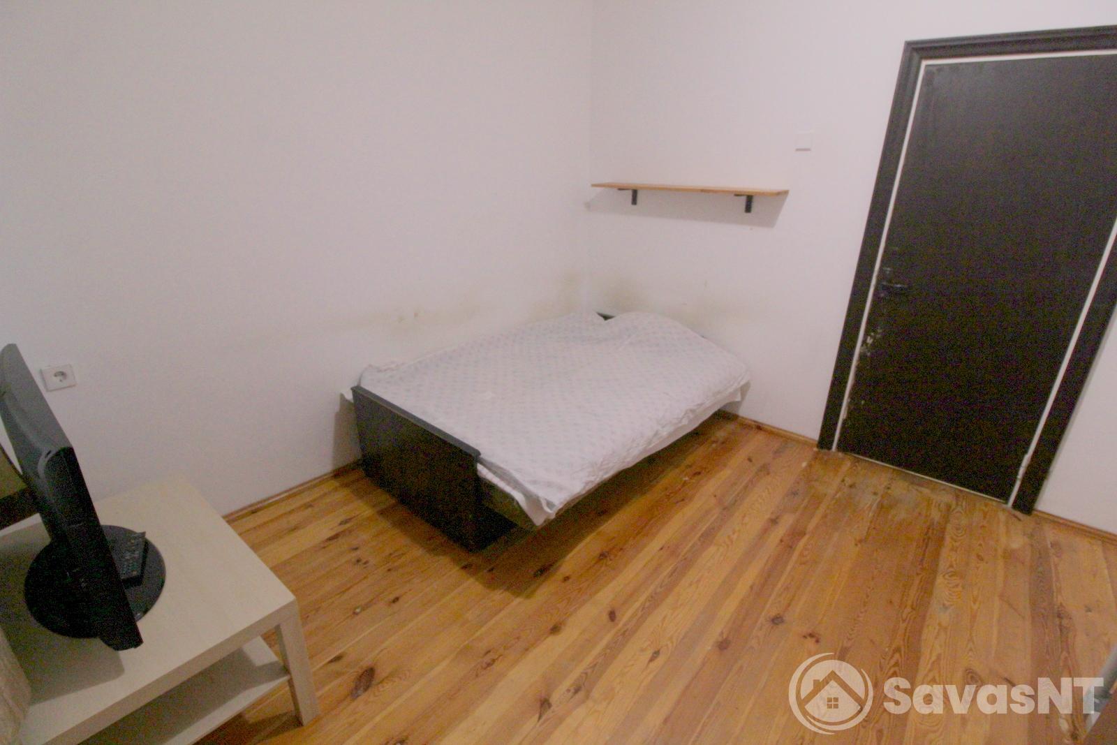 Verkiuose, Popieriaus gatvėje išnuomojamas jaukus ir ERDVUS 3 NEPEREINAMŲ kambarių 63 kv. m. butas.