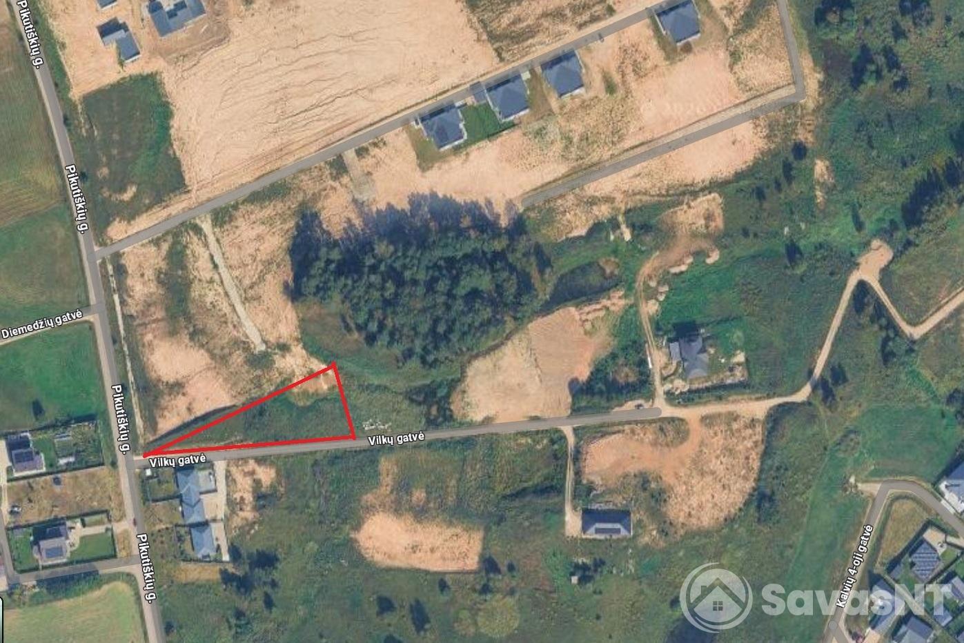 Vilniaus r. sav., Avižienių sen., Pikutiškių k., Vilkų g. parduodamas 10,5 arų  NAMŲ VALDOS sklypas.