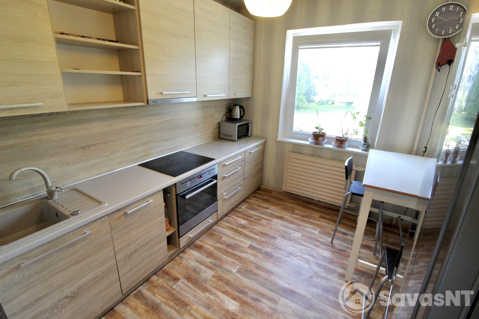 Nuomojamas trijų kambarių butas Fabijoniškių gatvėje