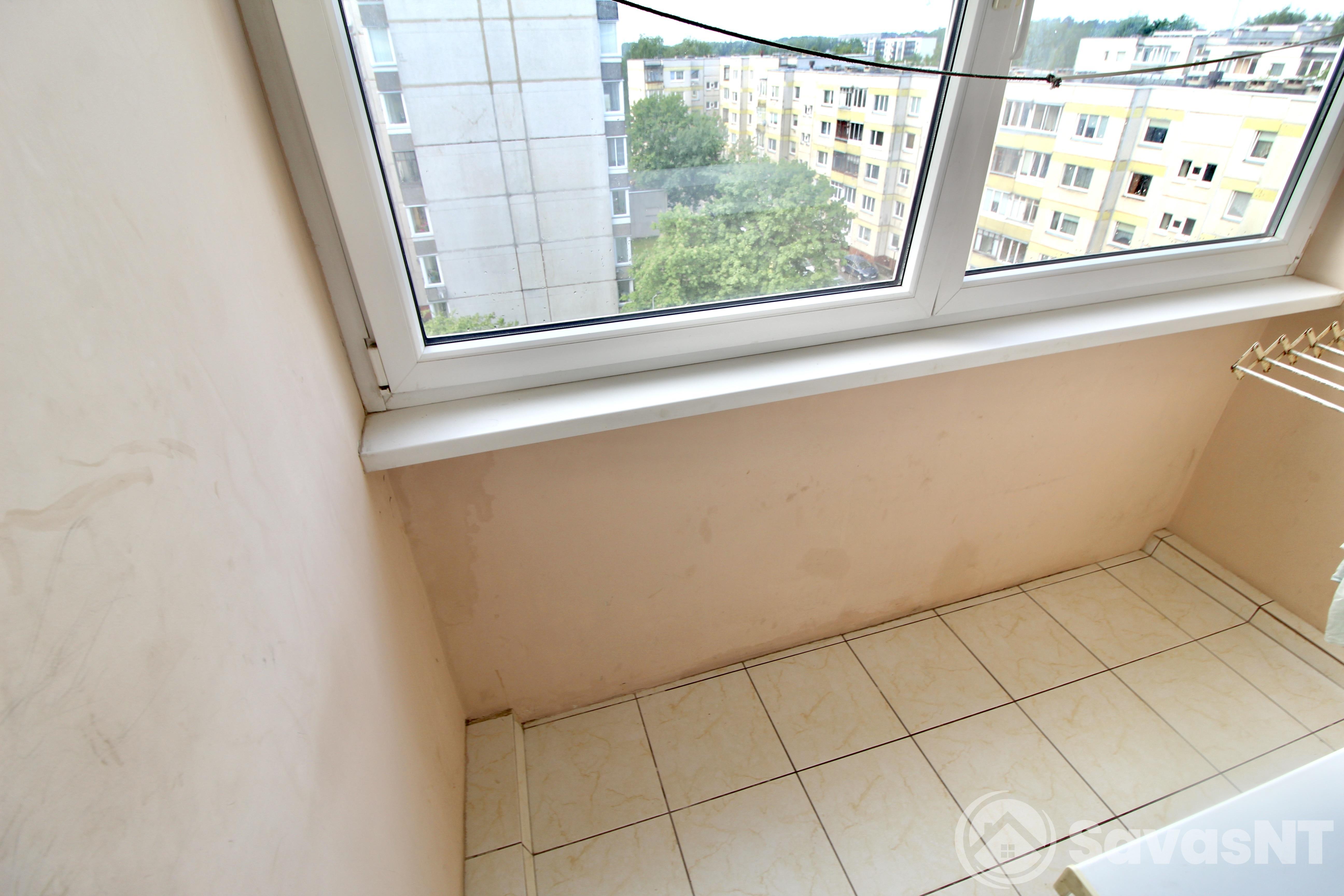 Nuomojamas keturių kambarių butas Ukmergės g.