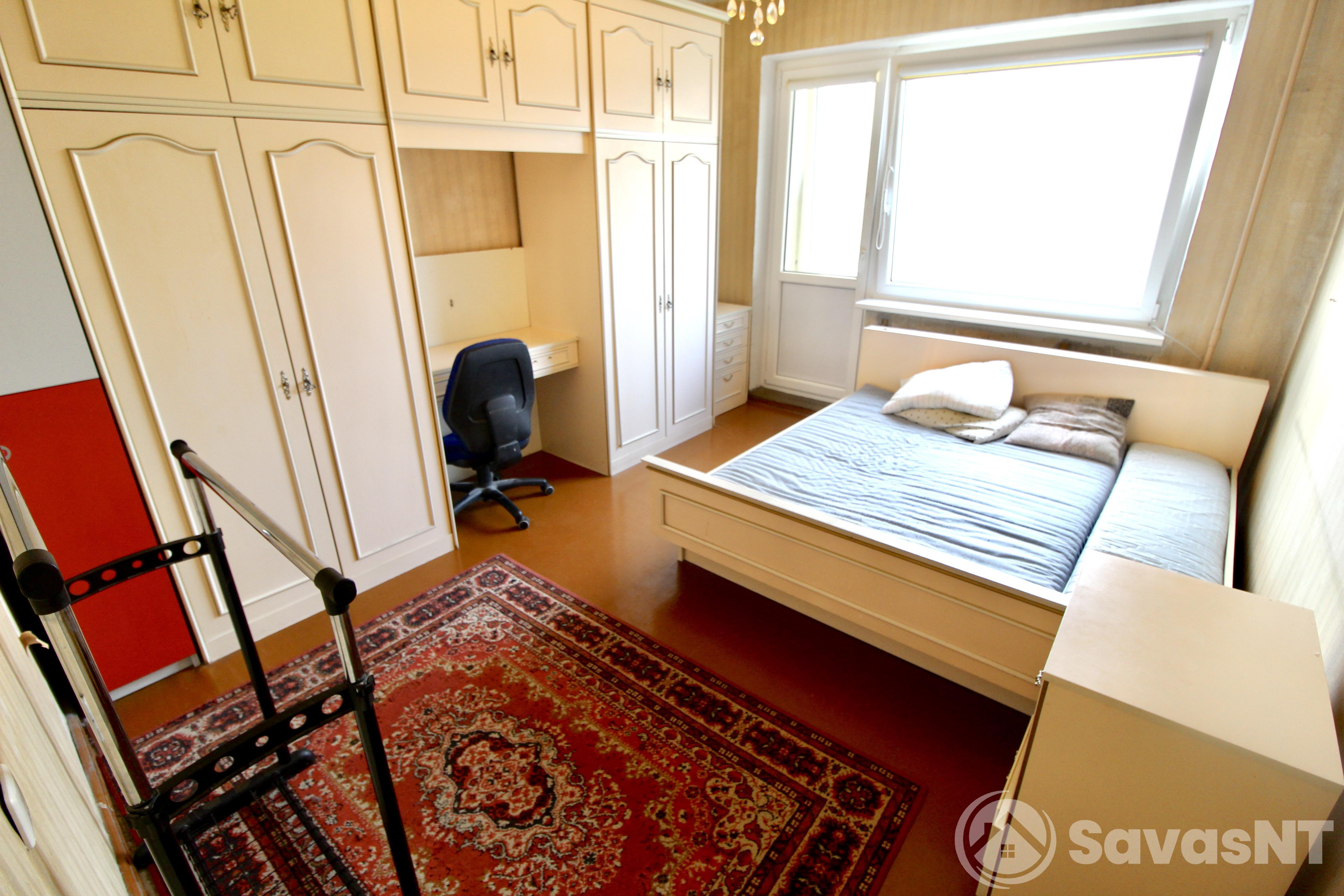 Nuomojamas keturių kambarių butas Ukmergės g.