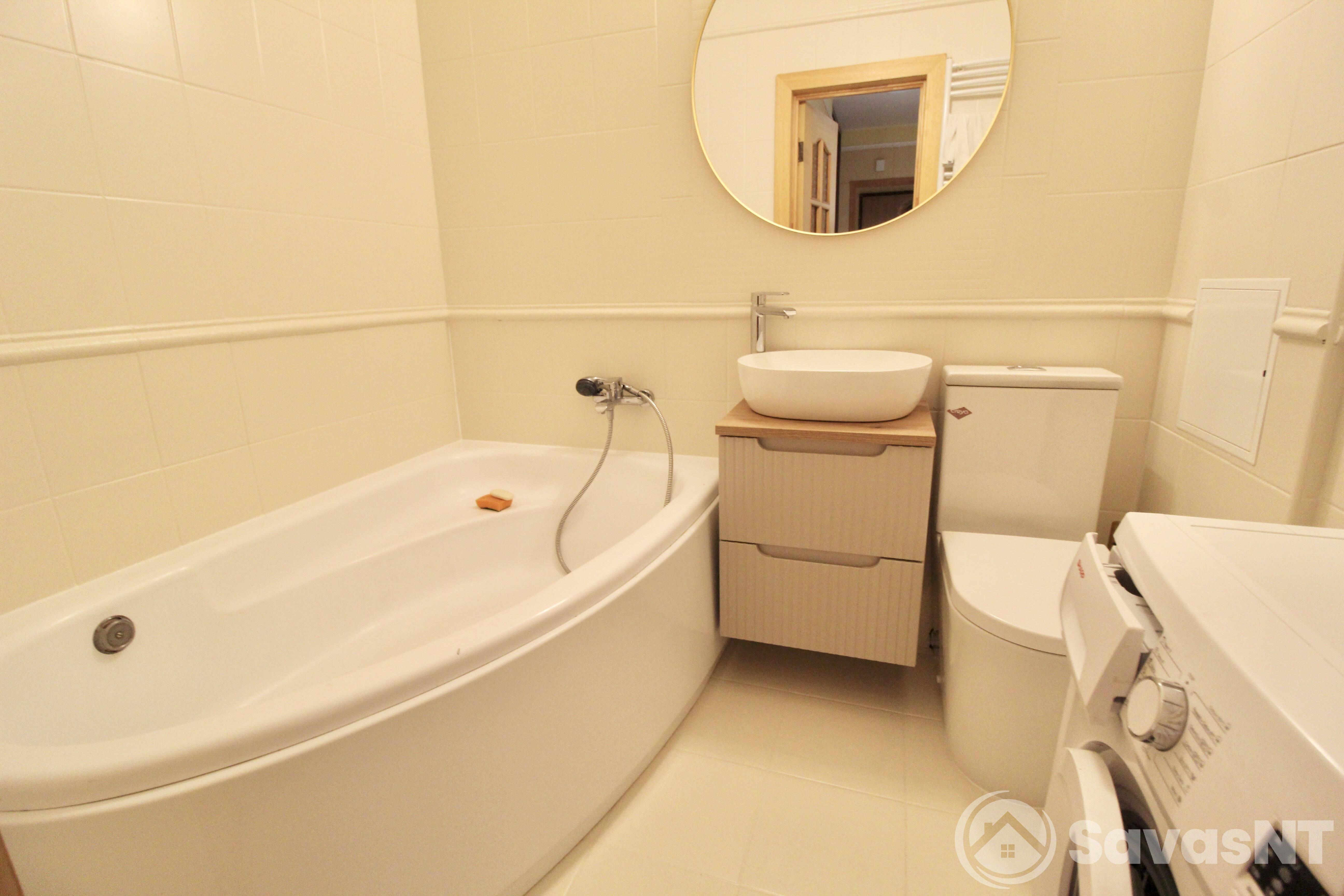 Nuomojamas 3 kambarių butas Ukmergės gatvėje