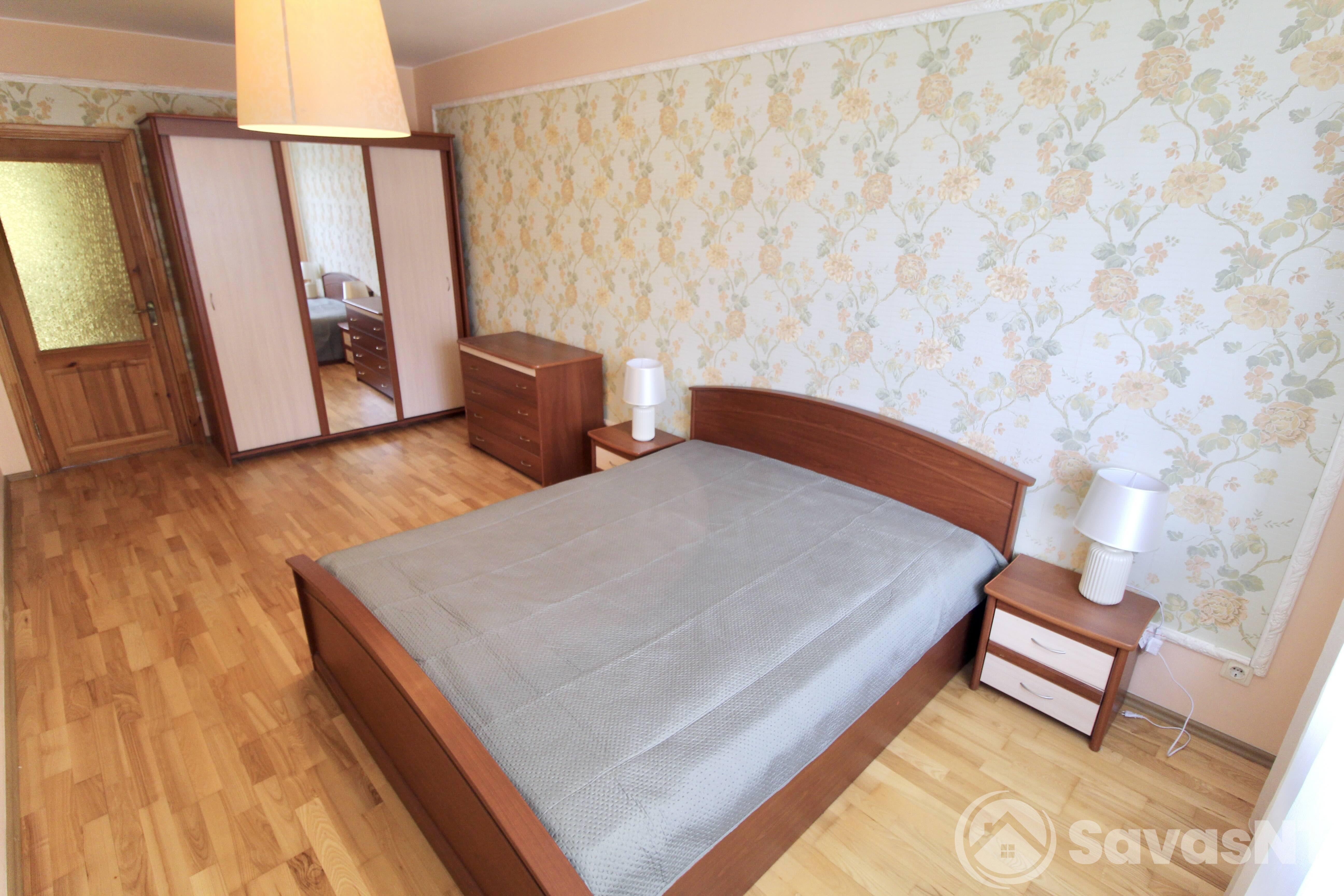 Nuomojamas 3 kambarių butas Ukmergės gatvėje