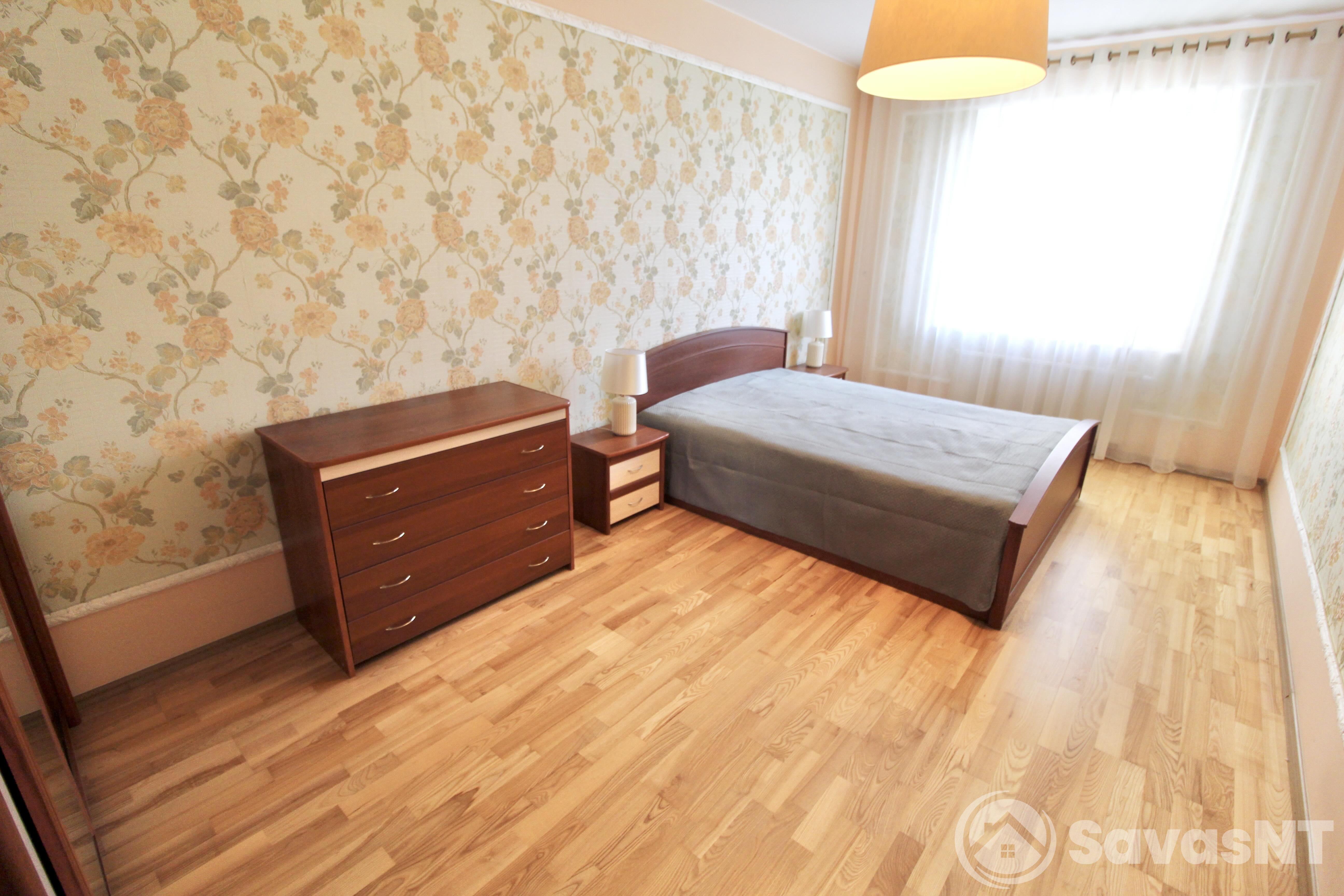 Nuomojamas 3 kambarių butas Ukmergės gatvėje