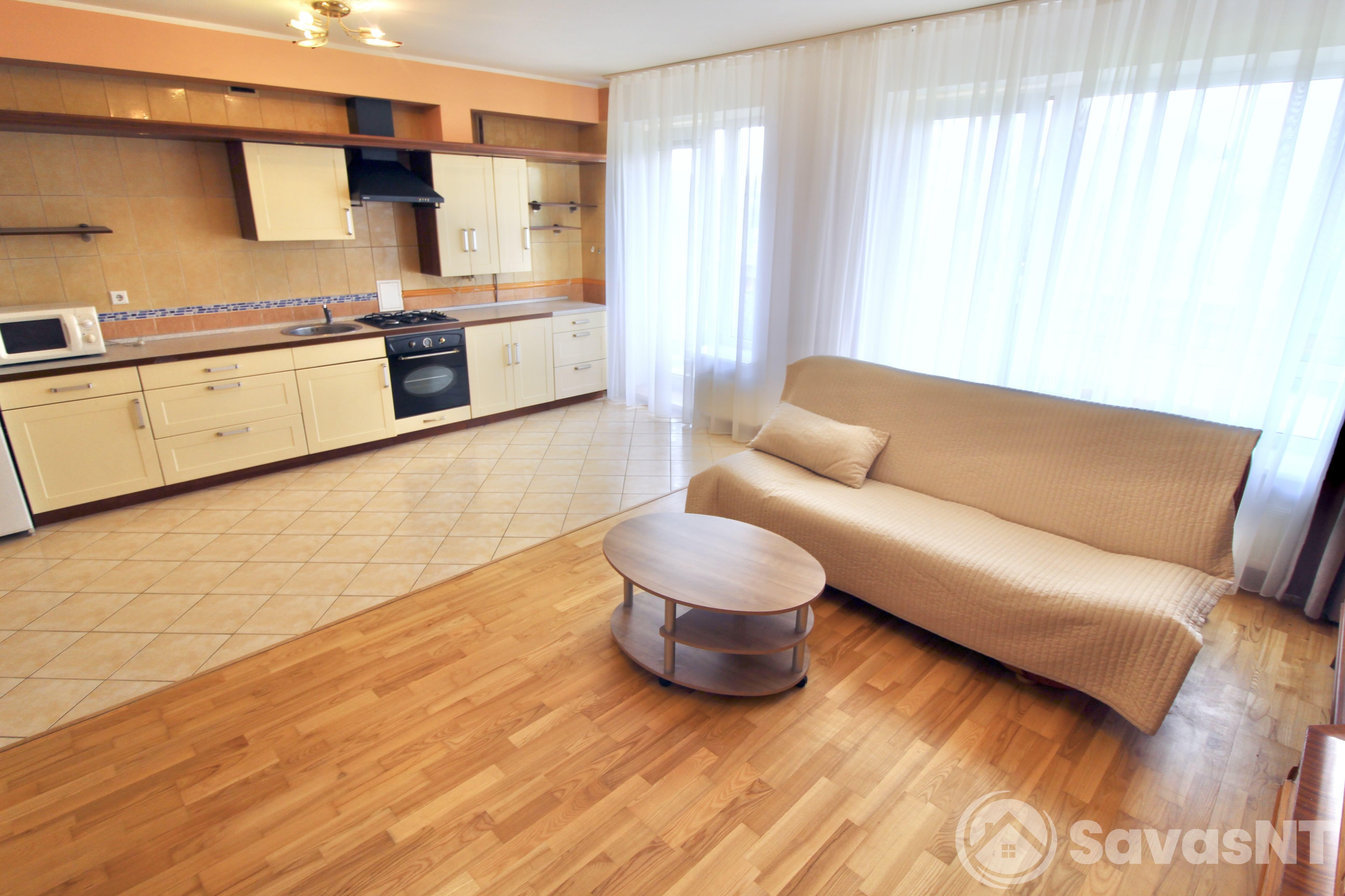 Nuomojamas 3 kambarių butas Ukmergės gatvėje