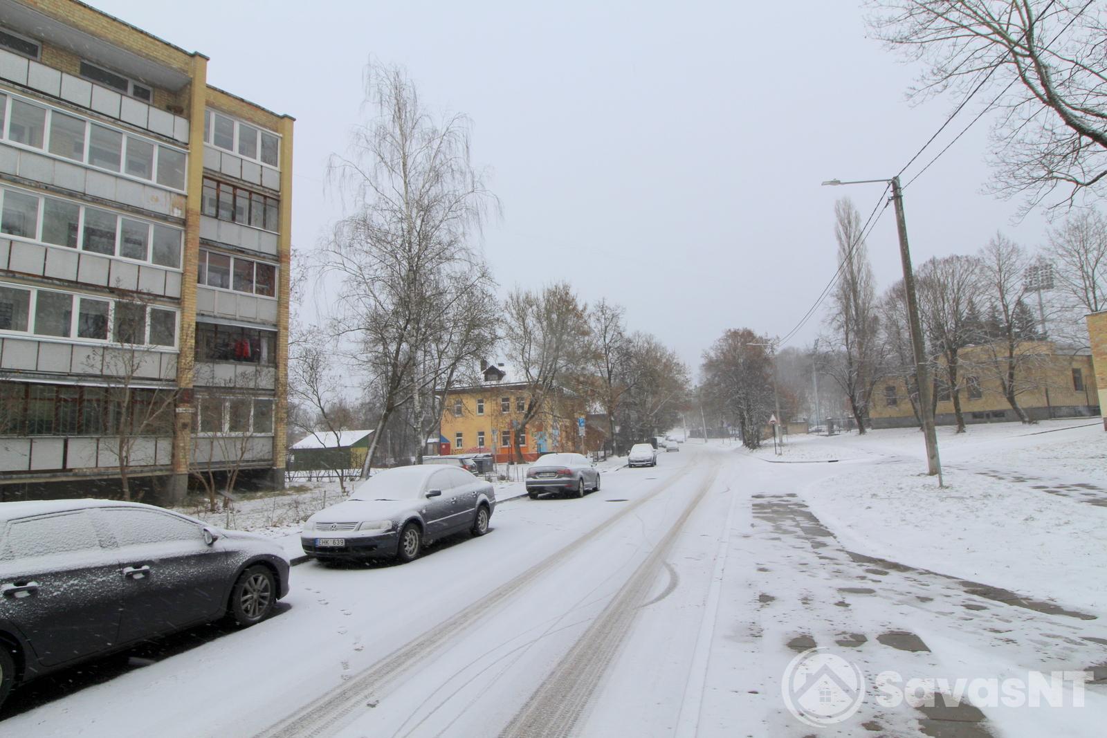 Šalia stadiono Liepkalnio g. nuomojamas 2 atskirų kambarių butas