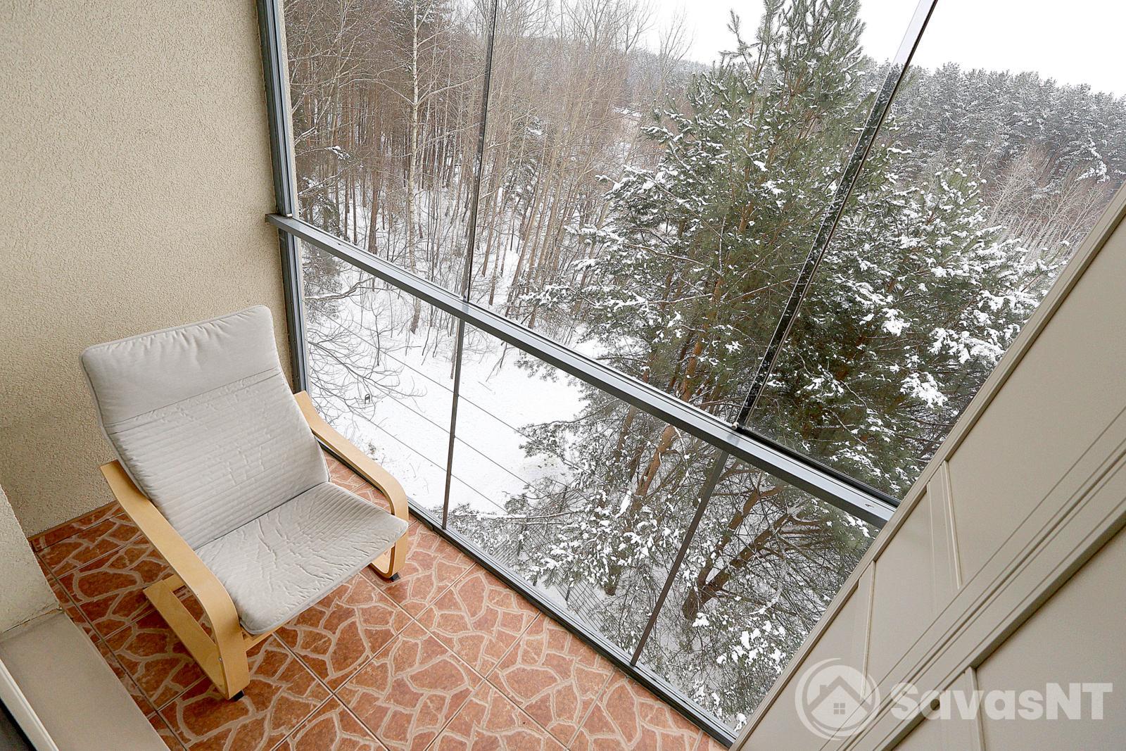 Ateities g. šalia PC Mandarinas nuomojamas trijų kambarių butas