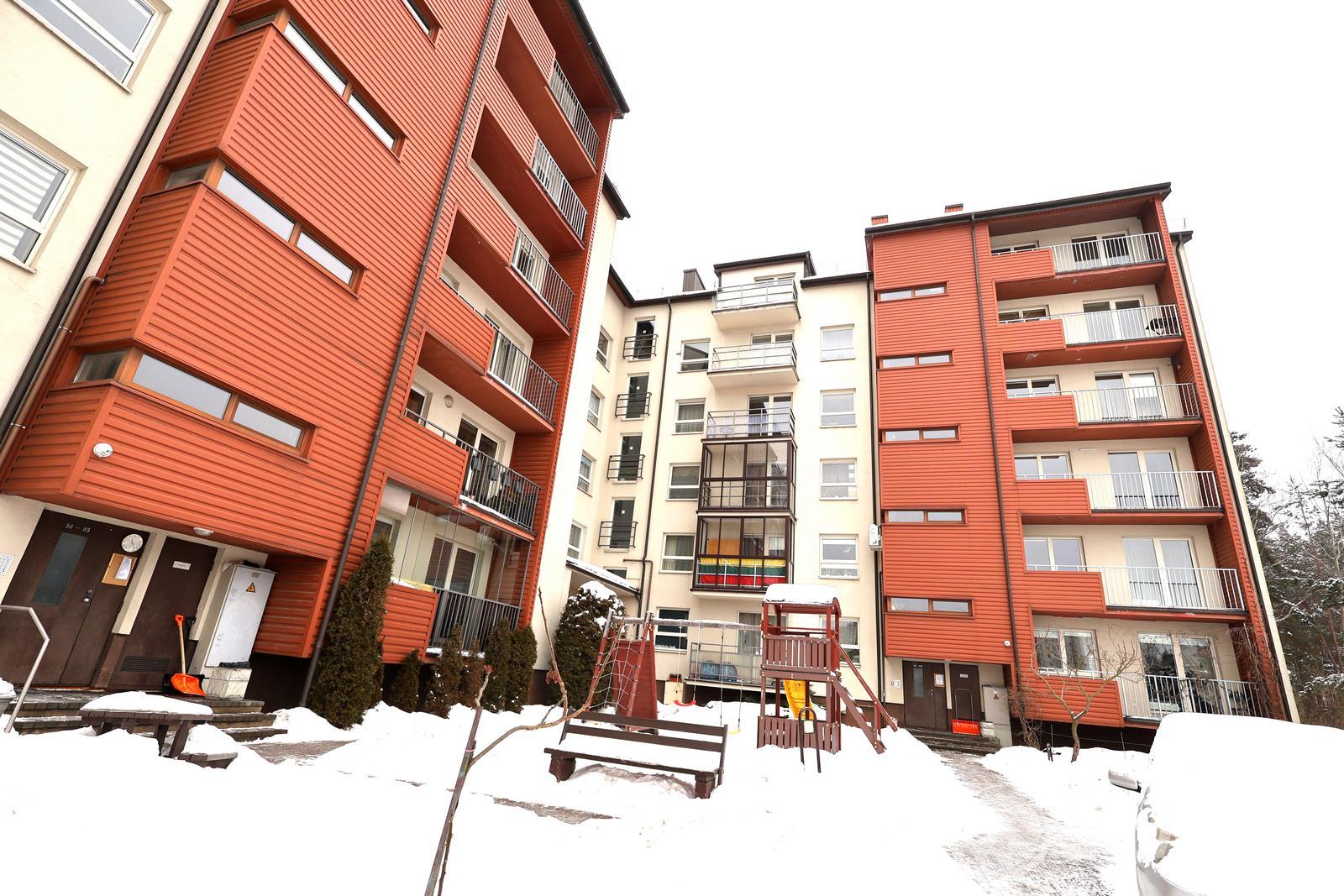 Ateities g. šalia PC Mandarinas nuomojamas trijų kambarių butas