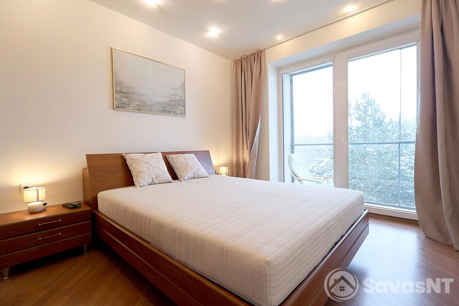 Ateities g. šalia PC Mandarinas nuomojamas trijų kambarių butas