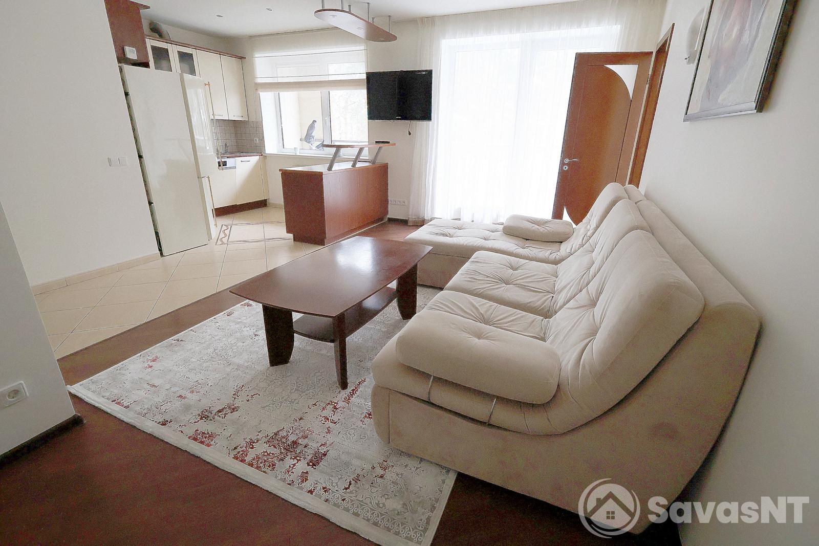 Ateities g. šalia PC Mandarinas nuomojamas trijų kambarių butas