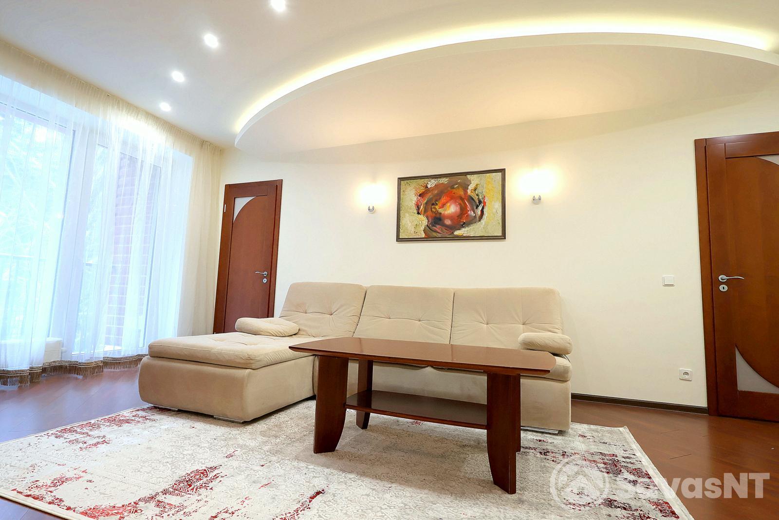 Ateities g. šalia PC Mandarinas nuomojamas trijų kambarių butas