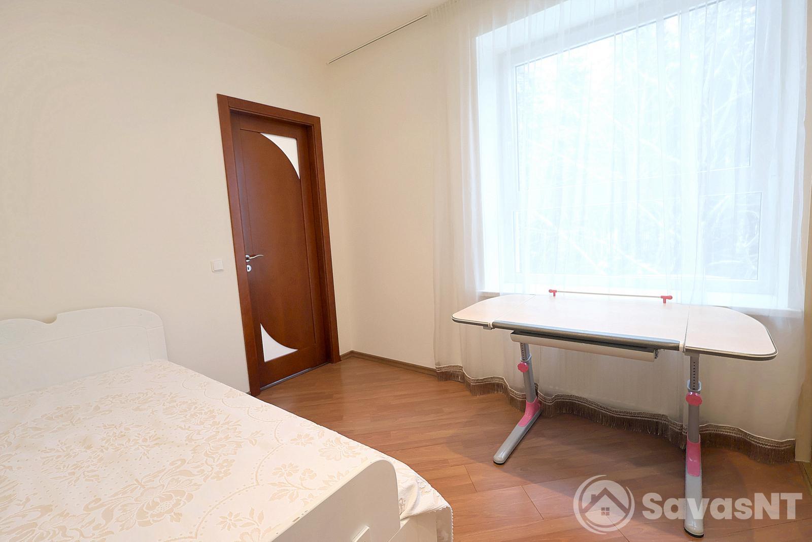 Ateities g. šalia PC Mandarinas nuomojamas trijų kambarių butas