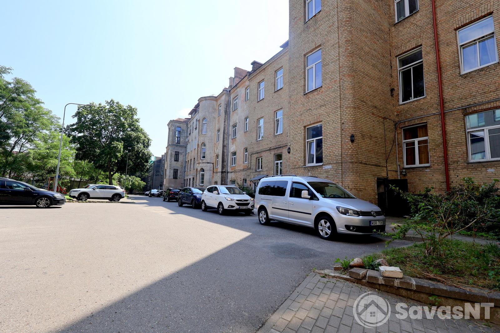 Basanavičiaus gatvėje nuomojamas ERDVUS dviejų kambarių butas
