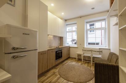 Senamiestyje, Vilniaus centre, Bazilijonų g. nuomojamas dviejų kambarių butas