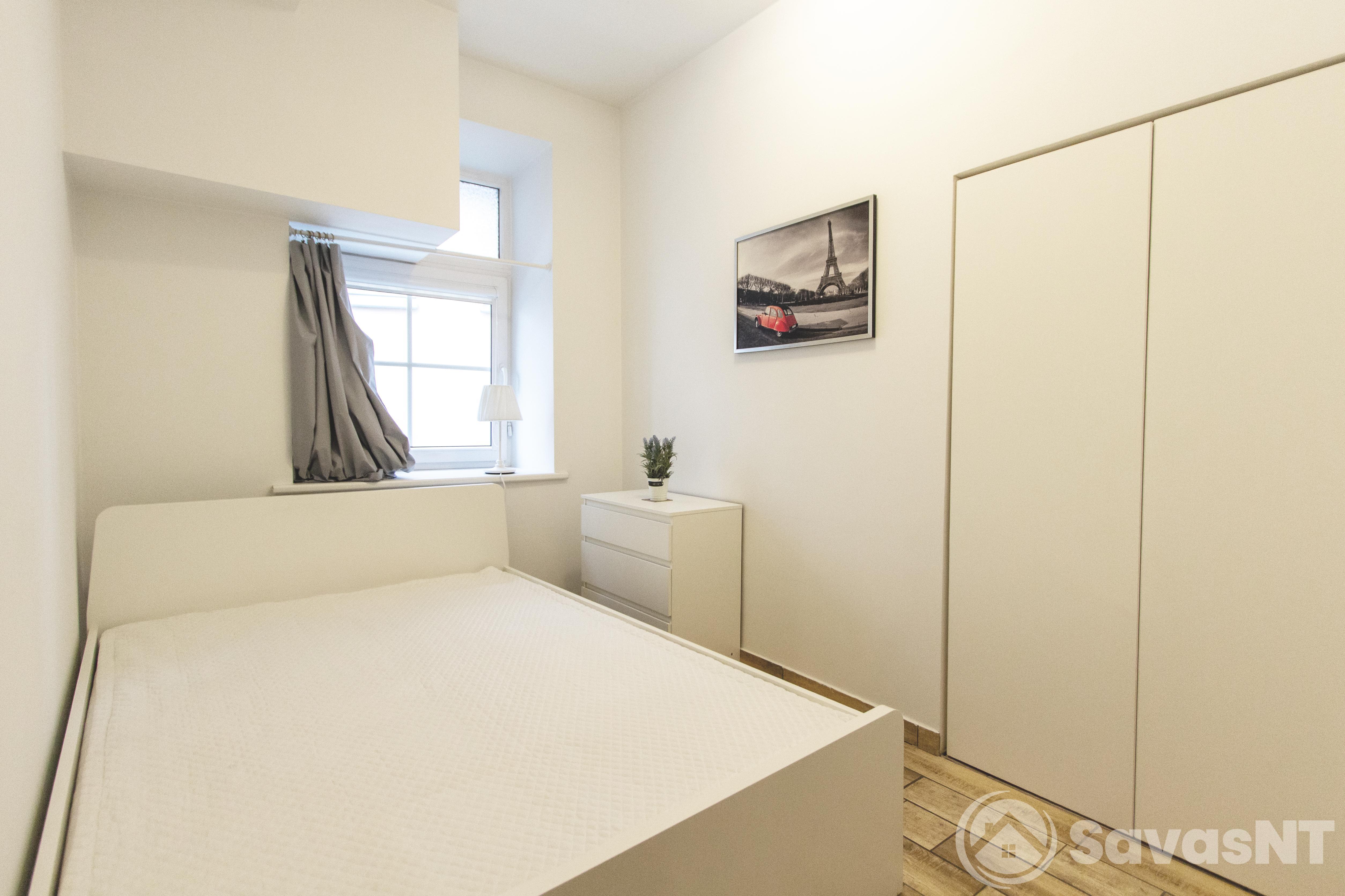 Senamiestyje, Vilniaus centre, Bazilijonų g. nuomojamas dviejų kambarių butas