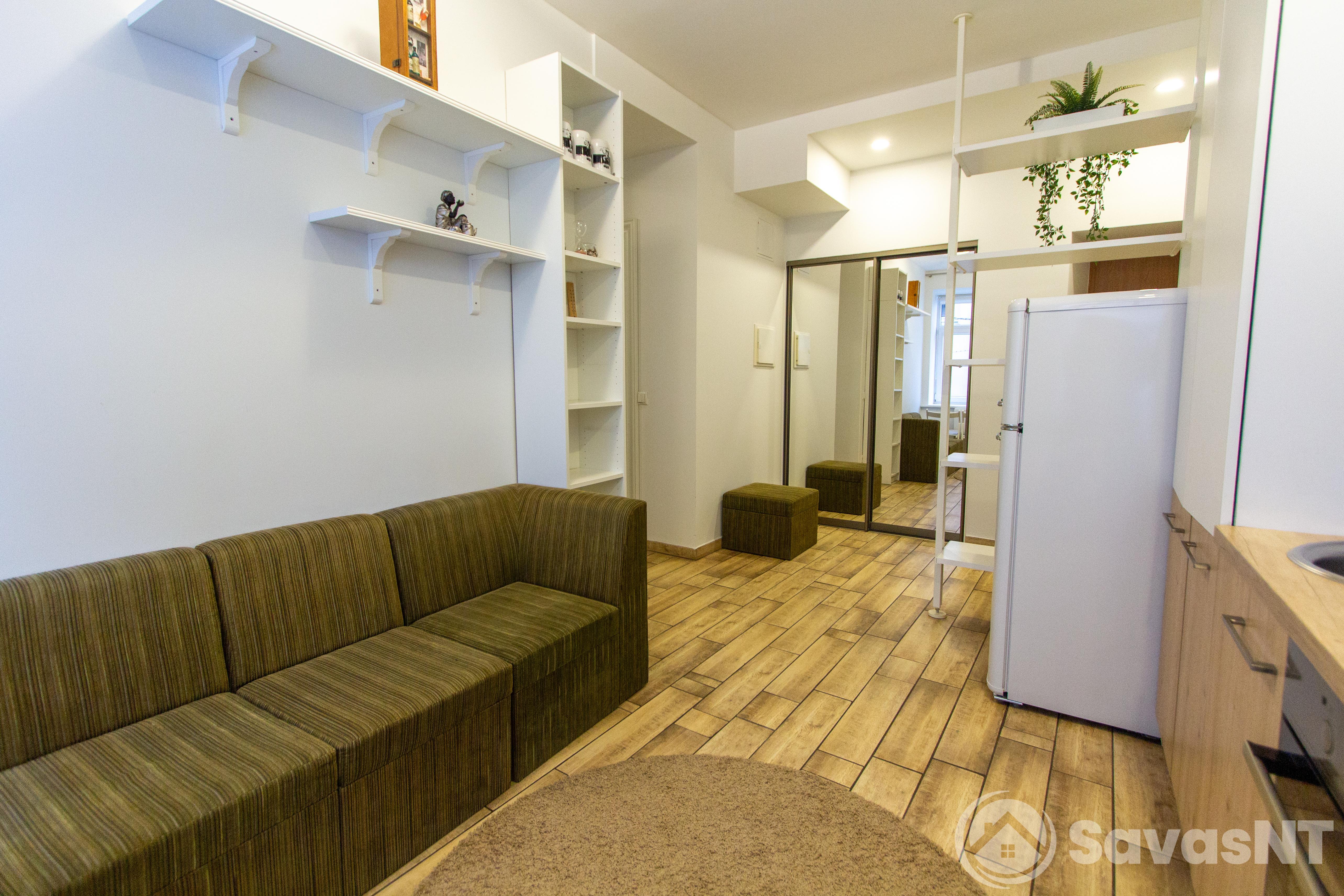 Senamiestyje, Vilniaus centre, Bazilijonų g. nuomojamas dviejų kambarių butas