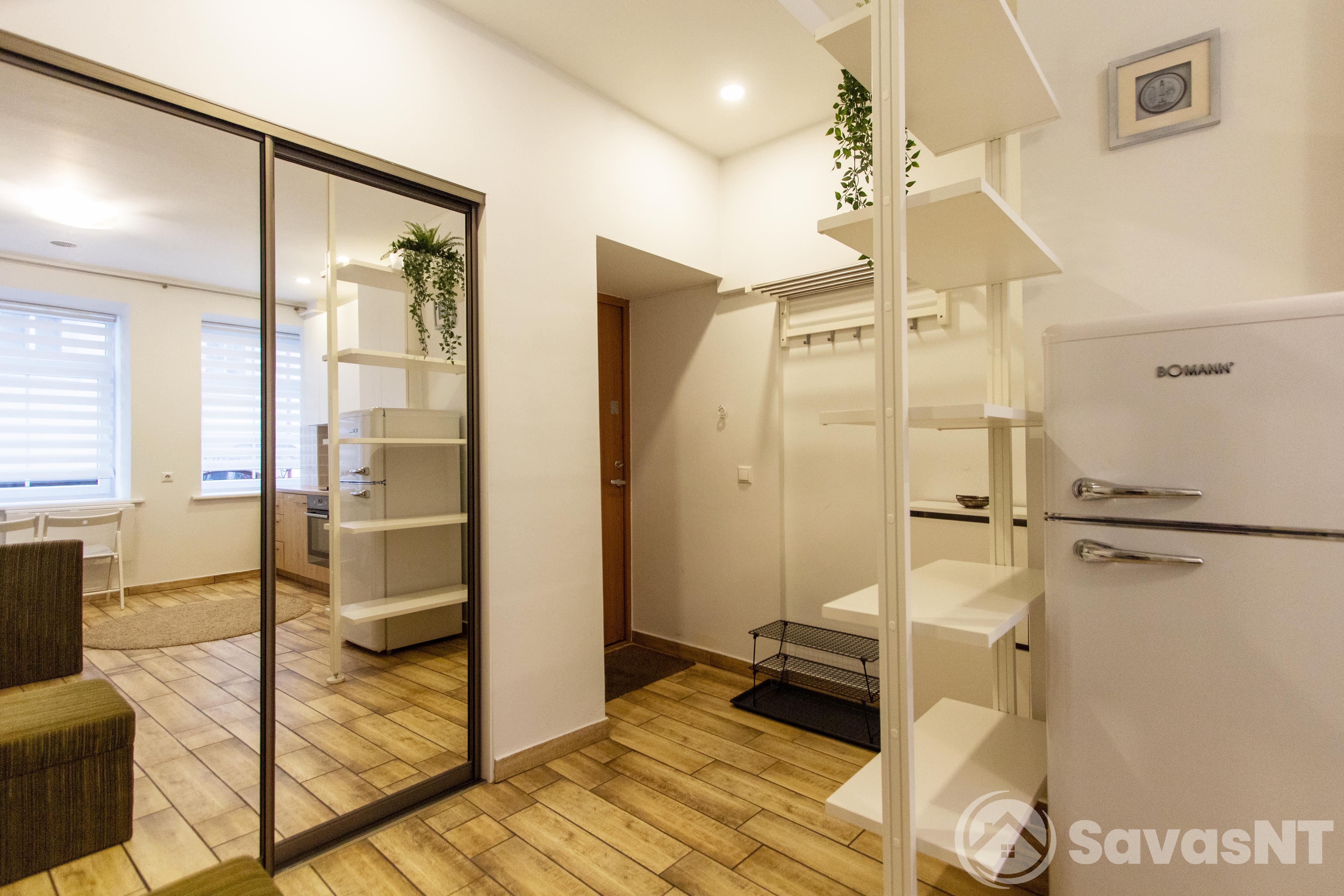 Senamiestyje, Vilniaus centre, Bazilijonų g. nuomojamas dviejų kambarių butas