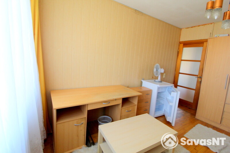 Nuomojamas kambarys 4 kambarių bute