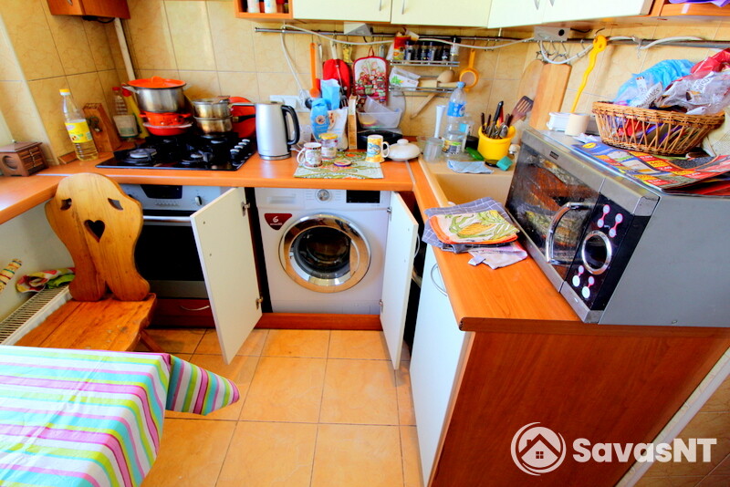 Nuomojamas kambarys 4 kambarių bute