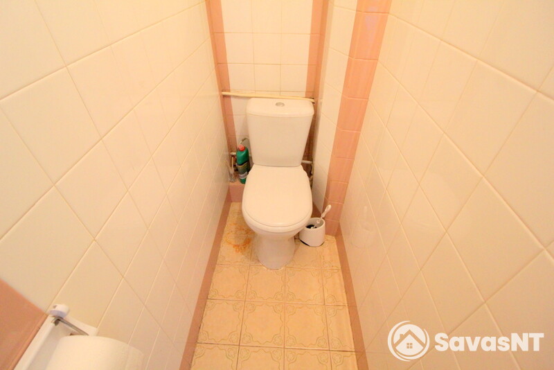 Nuomojamas kambarys 4 kambarių bute