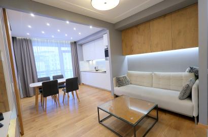 Pieninės gatvėje, Žveryne, nuomojamas dizainerių įrengtas dviejų kambarių butas