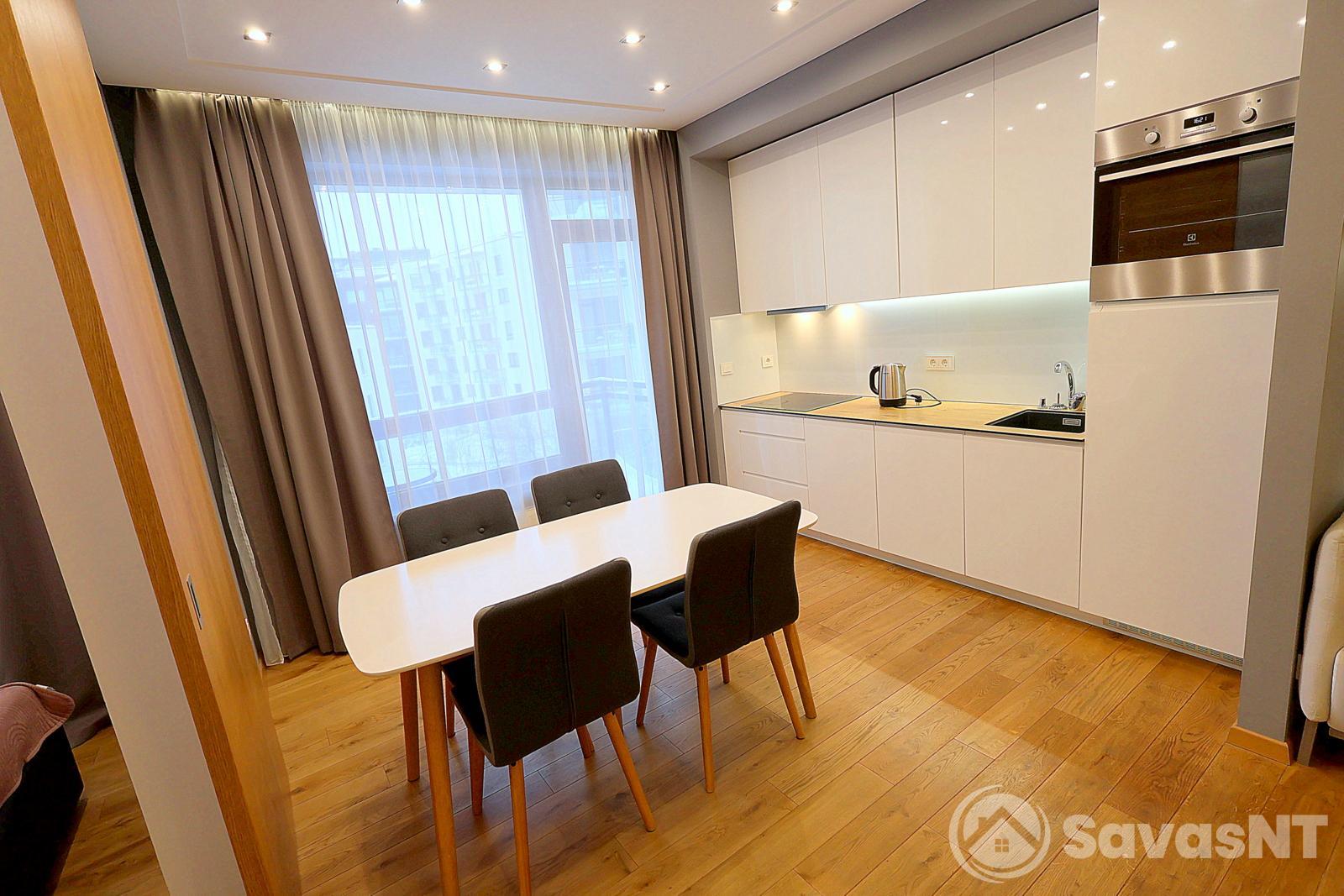 Pieninės gatvėje, Žveryne, nuomojamas dizainerių įrengtas dviejų kambarių butas