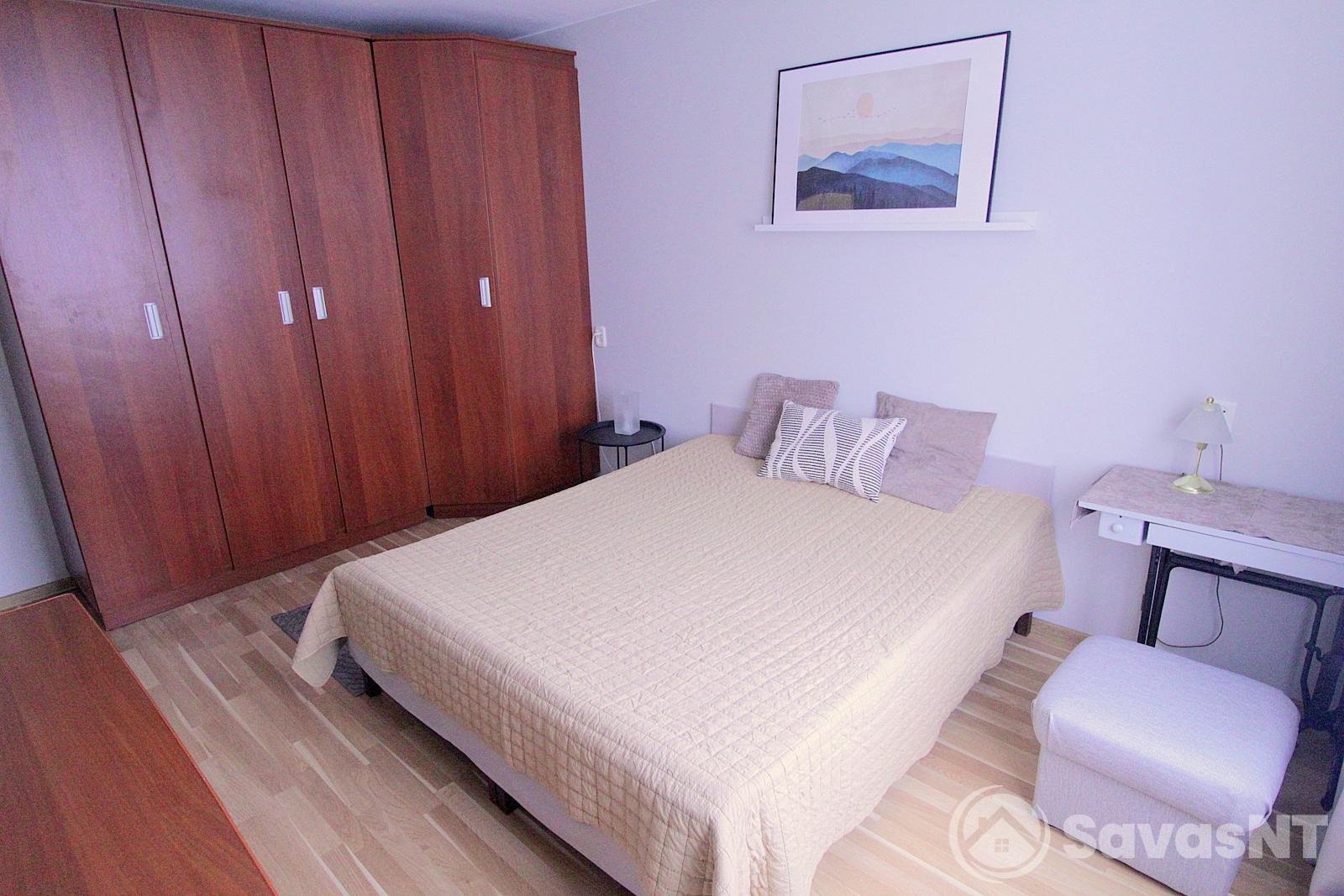 Viršuliškėse nuomojamas naujai suremontuotas dviejų nepereinamų kambarių butas