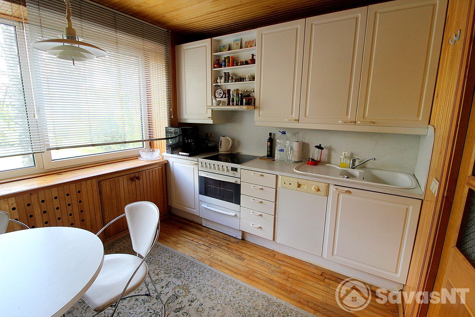 Senamiestyje, A. Vivulskio g. nuomojamas 4 (keturių) atskirų kambarių butas