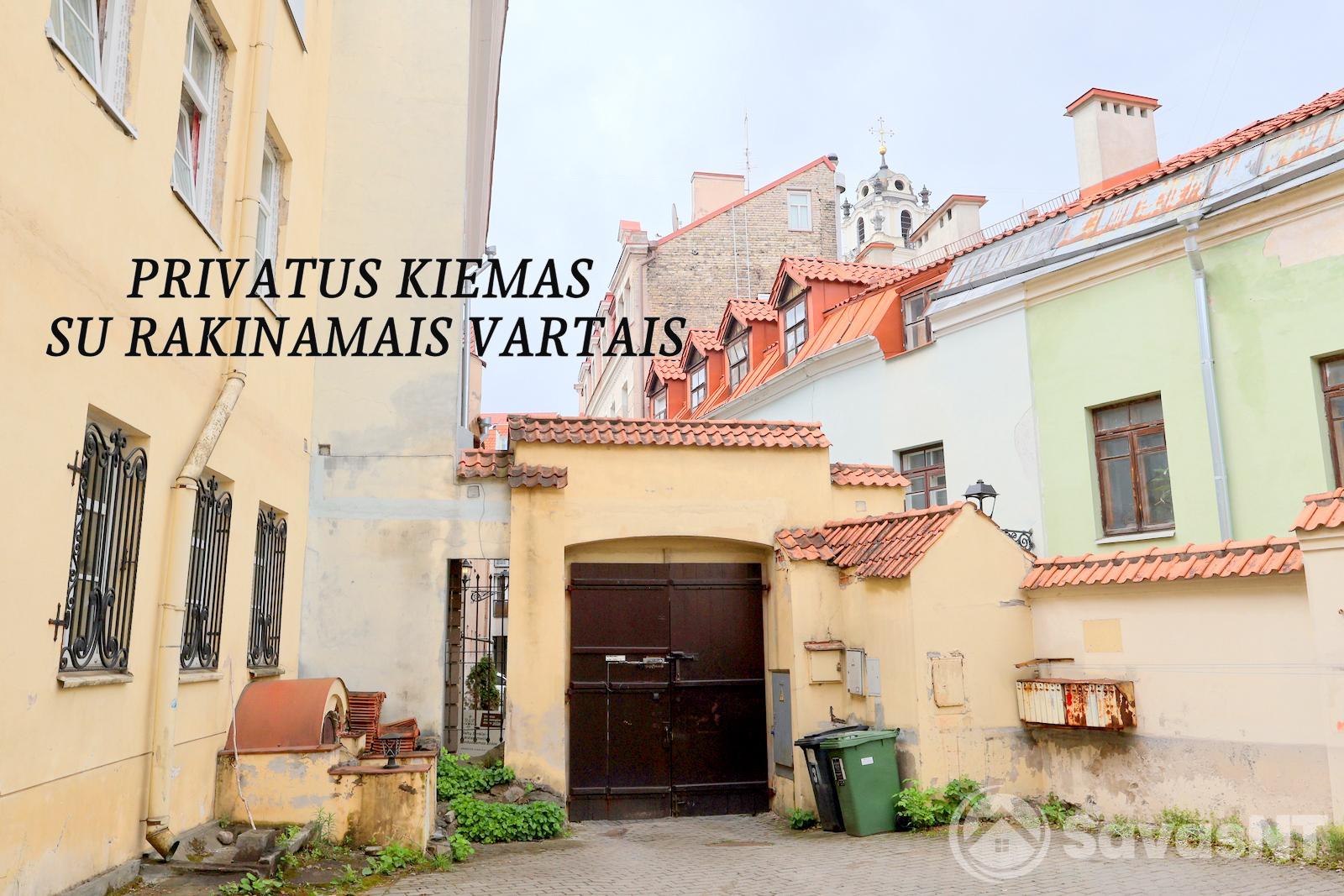 Pačiame Vilniaus miesto senamiestyje, Literatų gatvėje, parduodamas dviejų kambarių butas