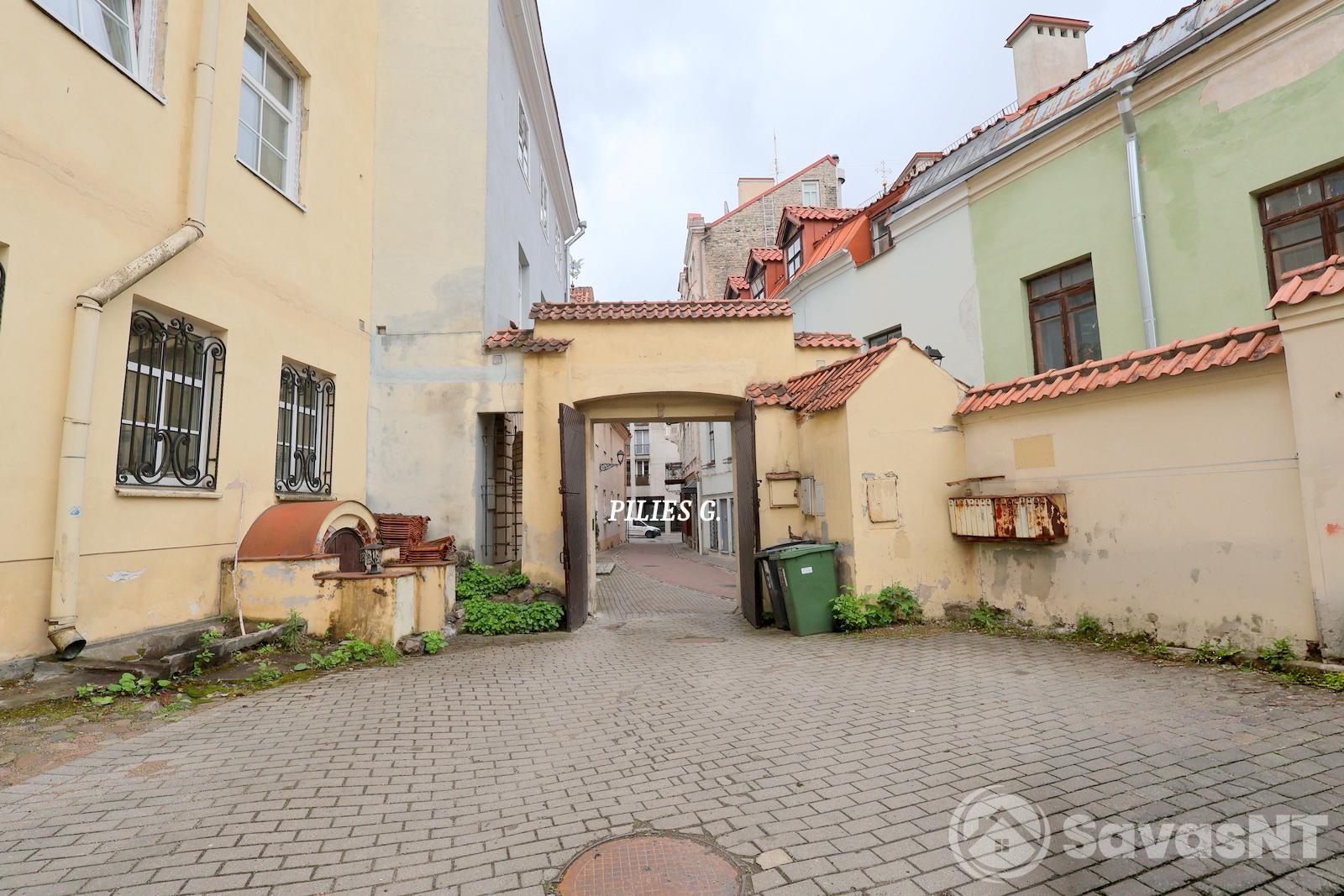 Pačiame Vilniaus miesto senamiestyje, Literatų gatvėje, parduodamas dviejų kambarių butas