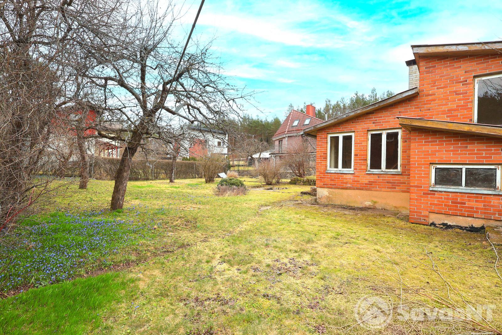 Antakalnyje, Vinciūniškių soduose parduodamas 6,18 arų sklypas su namu