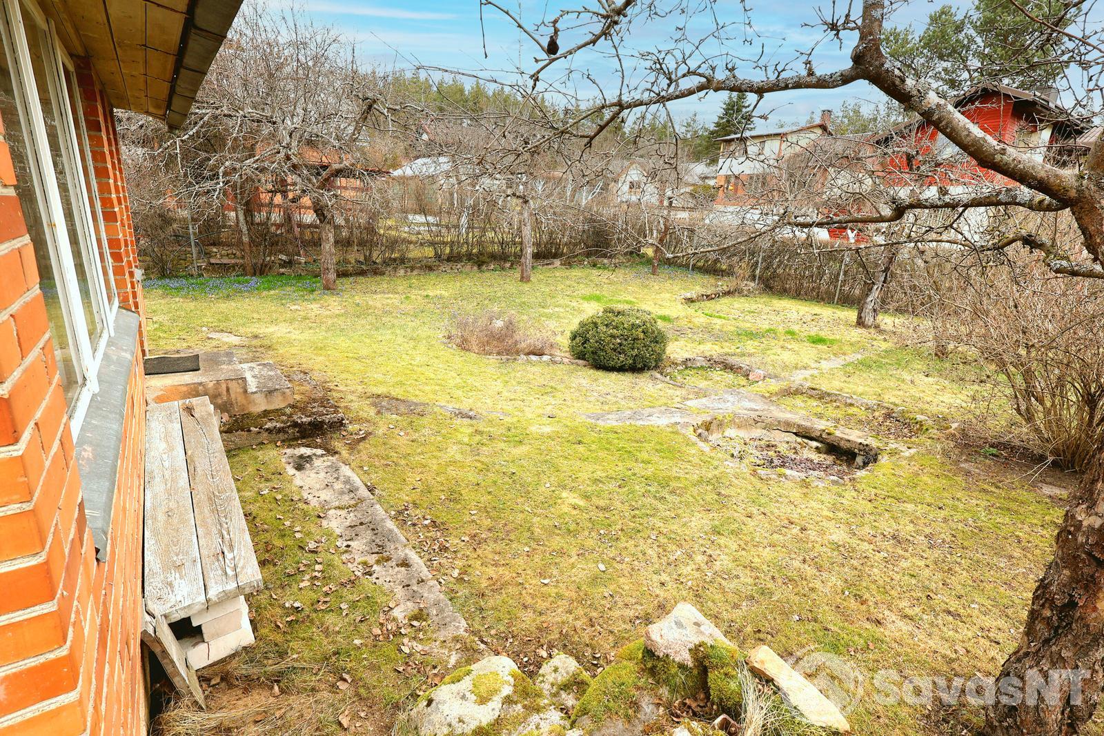 Antakalnyje, Vinciūniškių soduose parduodamas 6,18 arų sklypas su namu