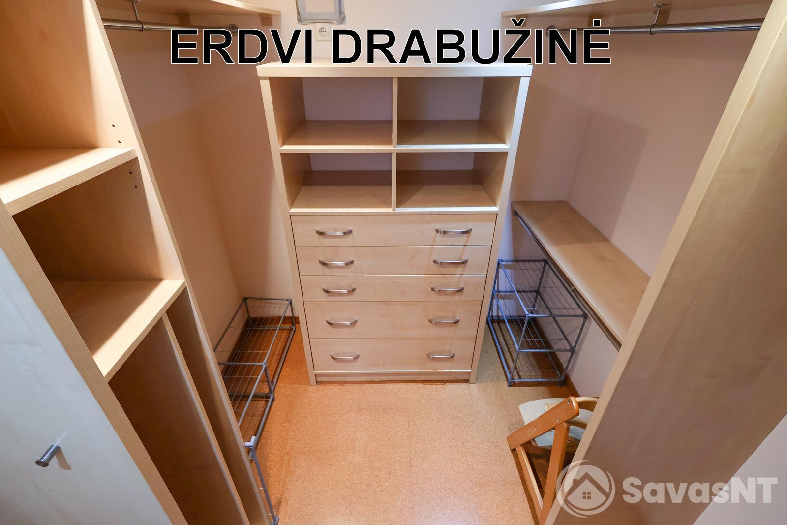 Šilo gatvėje parduodamas dviejų kambarių butas su nuosavu žemės sklypu!!!!