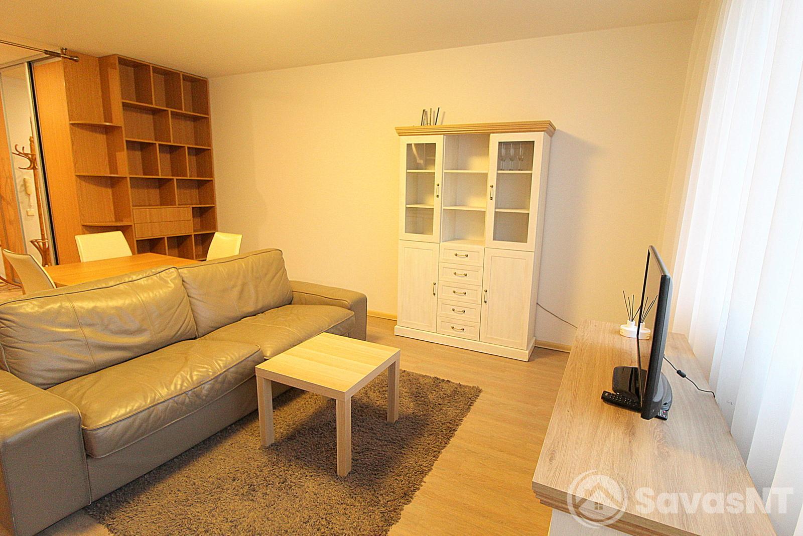 Nuomojamas jaukus ir šviesus 2 kambarių butas A++ klasės name, Girulių g. su uždaru parkingu