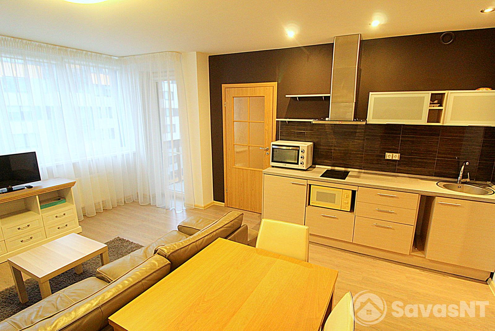 Nuomojamas jaukus ir šviesus 2 kambarių butas A++ klasės name, Girulių g. su uždaru parkingu