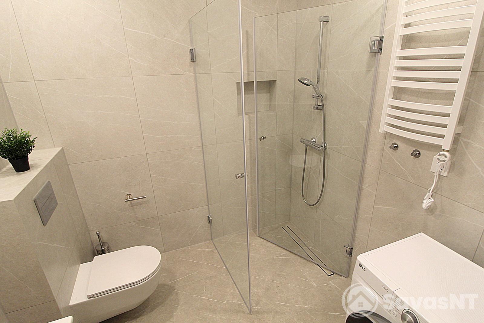 Išnuomojamas naujai įrengtas, dar negyventas 2 kambarių butas su parkavimo vieta Justiniškėse Mozūriškių g.