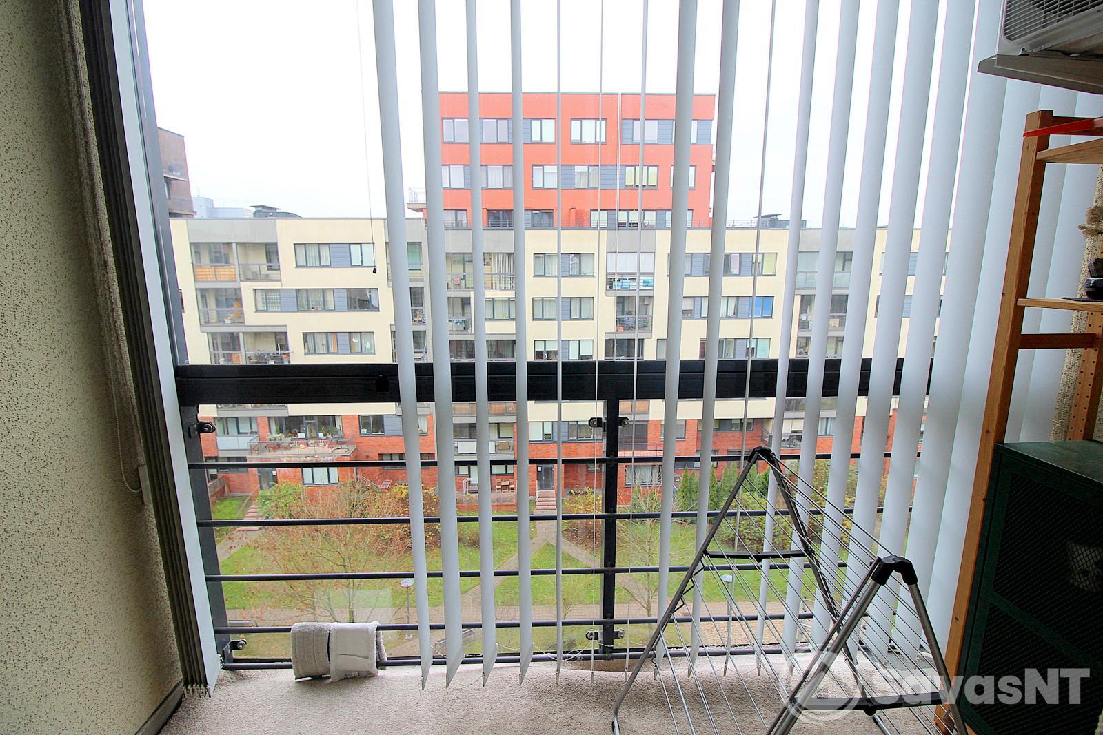 Nuomojamas išskirtinio dizaino 2k. butas, Jonažolių g. 15