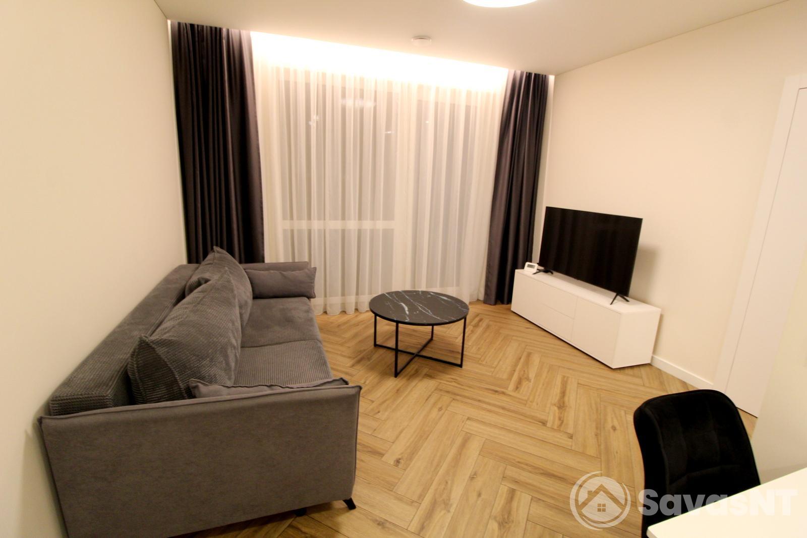 Pilaitėje, Gilužio g. naujos statybos name nuomojamas jaukus 2 kambarių 40 kv.m butas su  PARKINGU