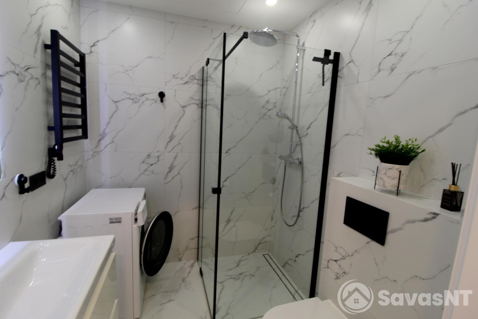 Pilaitėje, Gilužio g. naujos statybos name nuomojamas jaukus 2 kambarių 40 kv.m butas su  PARKINGU