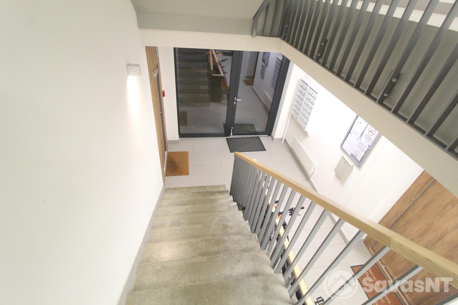 Pilaitėje, Gilužio g. naujos statybos name nuomojamas jaukus 2 kambarių 40 kv.m butas su  PARKINGU