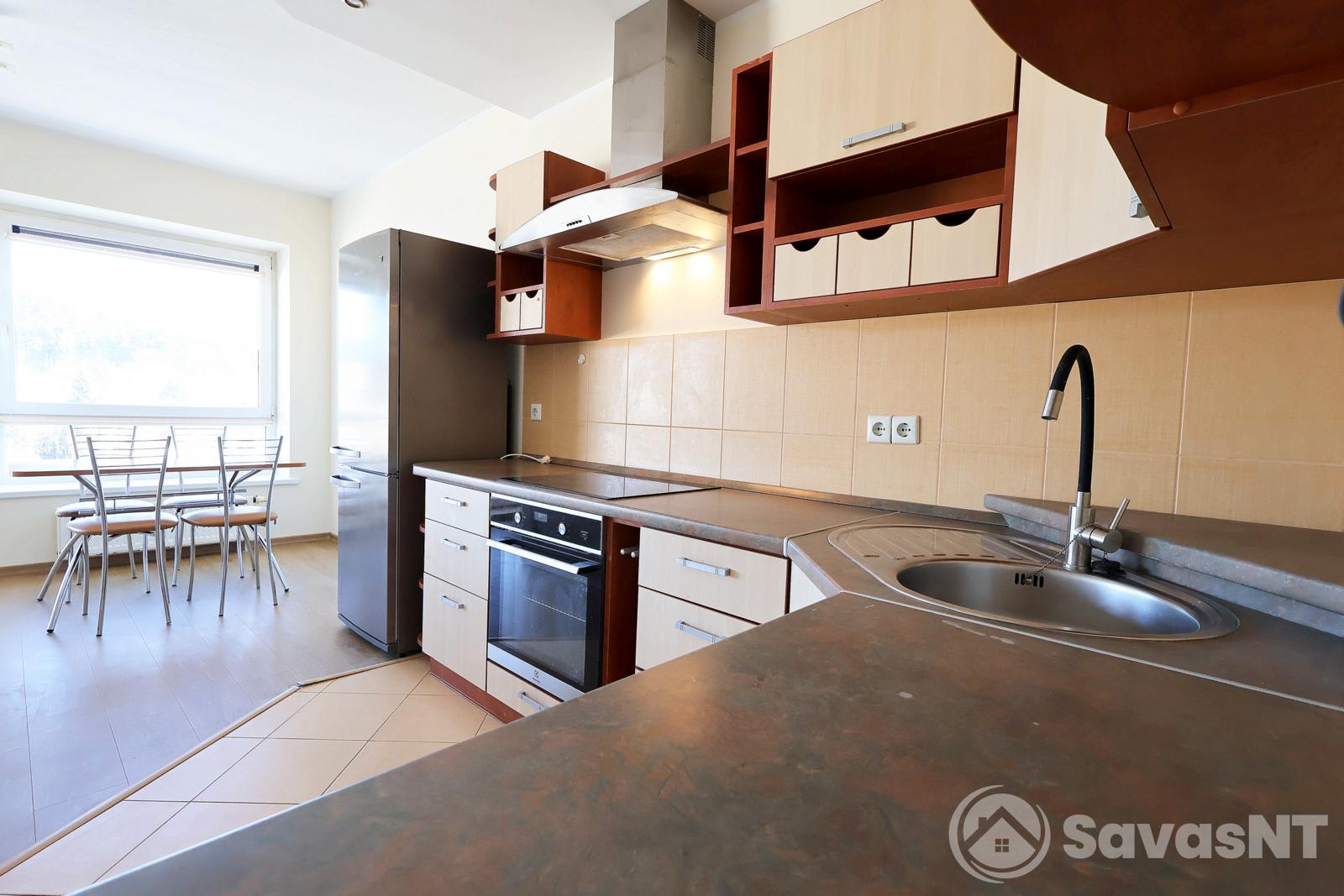 Antakalnyje, Grybo gatvėje, išnuomojamas jaukus  SUREMONTUOTAS 3  kambarių 78 kv. m. butas.