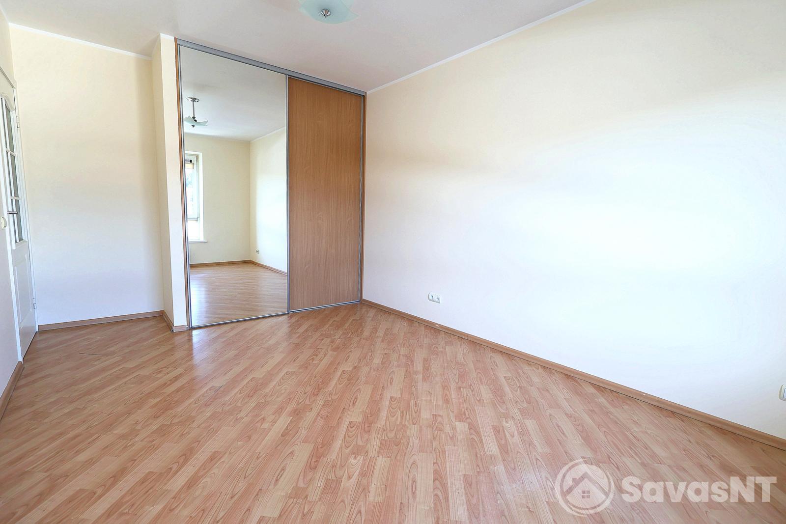 Antakalnyje, Grybo gatvėje, išnuomojamas jaukus  SUREMONTUOTAS 3  kambarių 78 kv. m. butas.