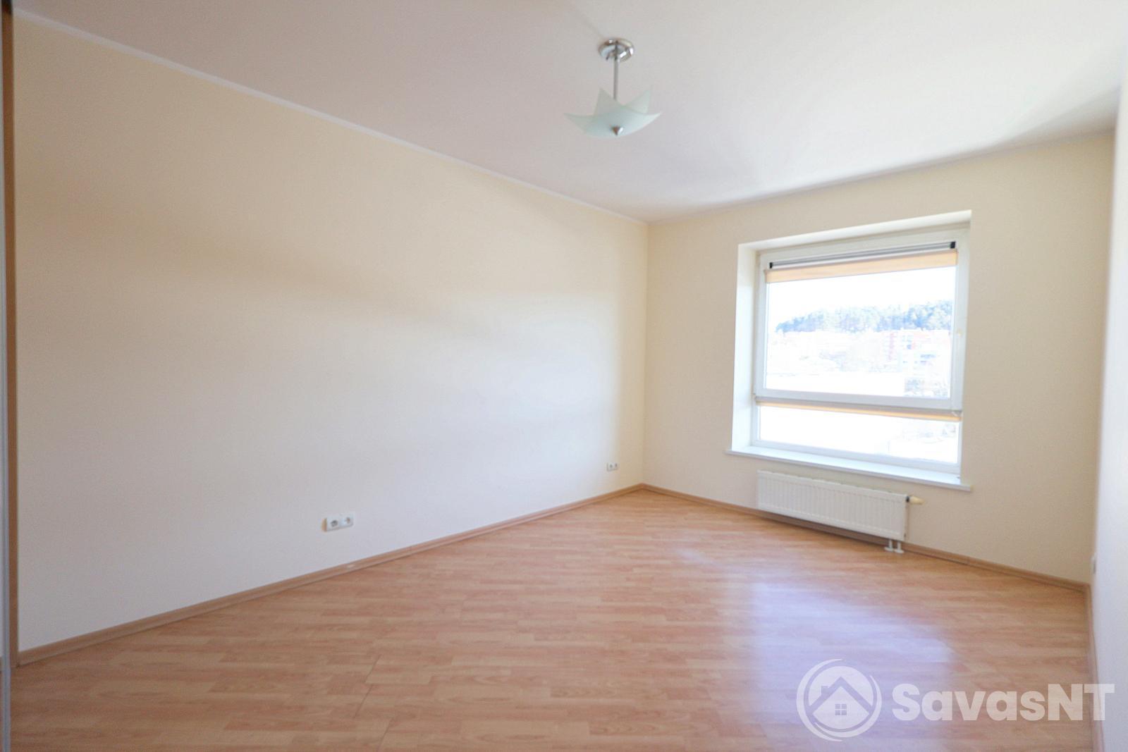 Antakalnyje, Grybo gatvėje, išnuomojamas jaukus  SUREMONTUOTAS 3  kambarių 78 kv. m. butas.