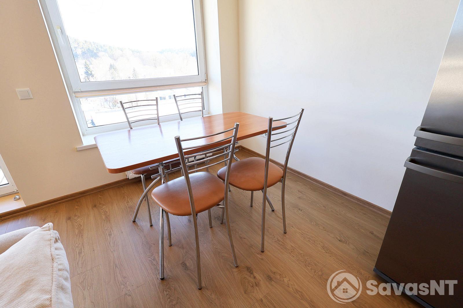 Antakalnyje, Grybo gatvėje, išnuomojamas jaukus  SUREMONTUOTAS 3  kambarių 78 kv. m. butas.