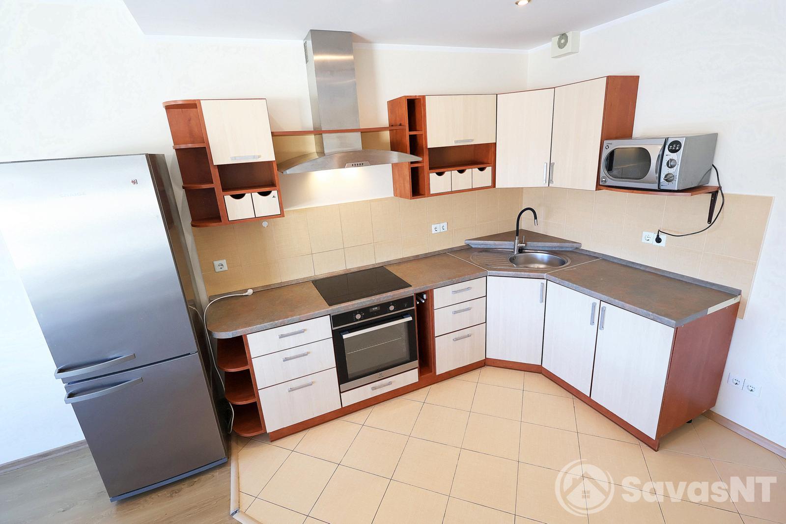 Antakalnyje, Grybo gatvėje, išnuomojamas jaukus  SUREMONTUOTAS 3  kambarių 78 kv. m. butas.