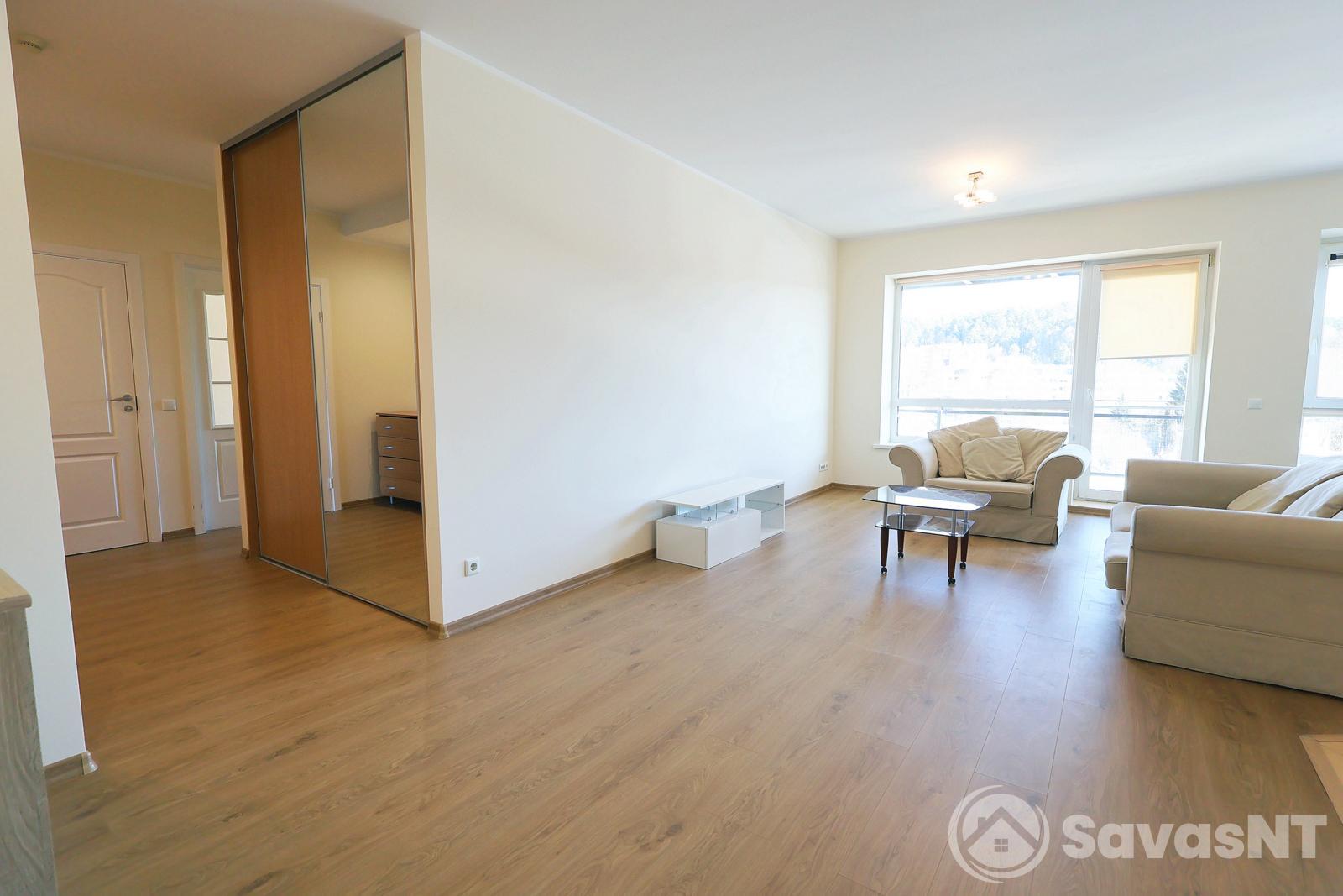 Antakalnyje, Grybo gatvėje, išnuomojamas jaukus  SUREMONTUOTAS 3  kambarių 78 kv. m. butas.