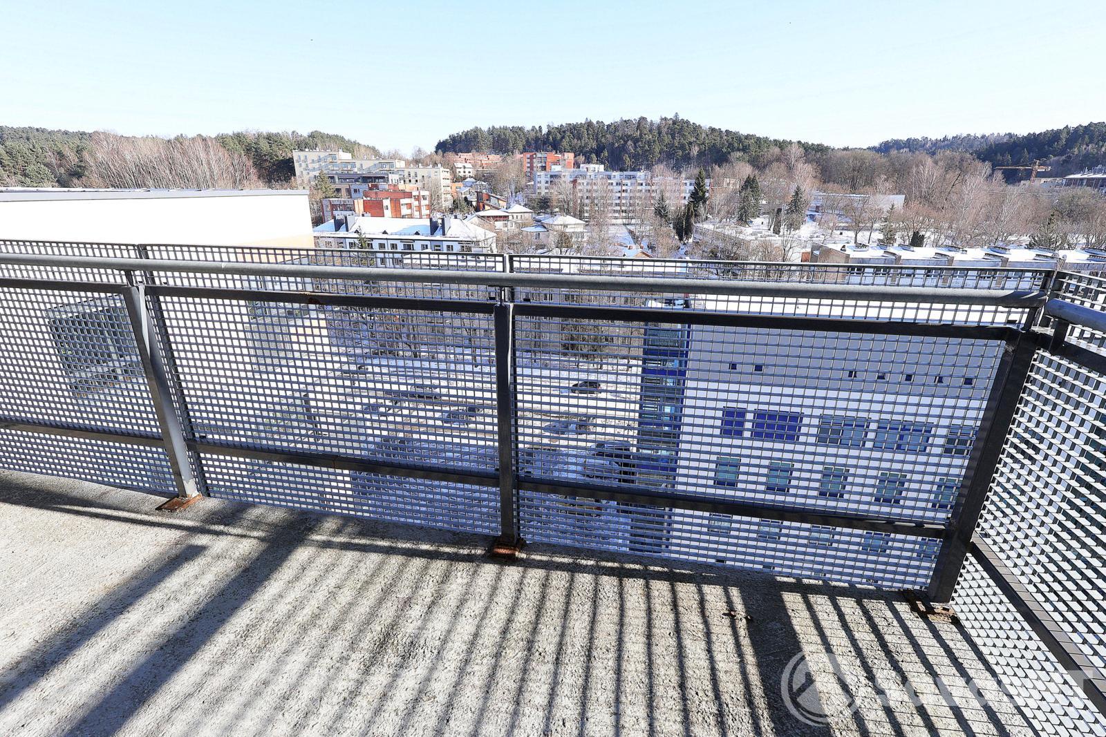 Antakalnyje, Grybo gatvėje, išnuomojamas jaukus  SUREMONTUOTAS 3  kambarių 78 kv. m. butas.