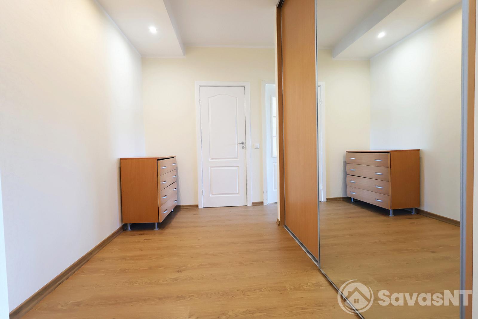 Antakalnyje, Grybo gatvėje, išnuomojamas jaukus  SUREMONTUOTAS 3  kambarių 78 kv. m. butas.