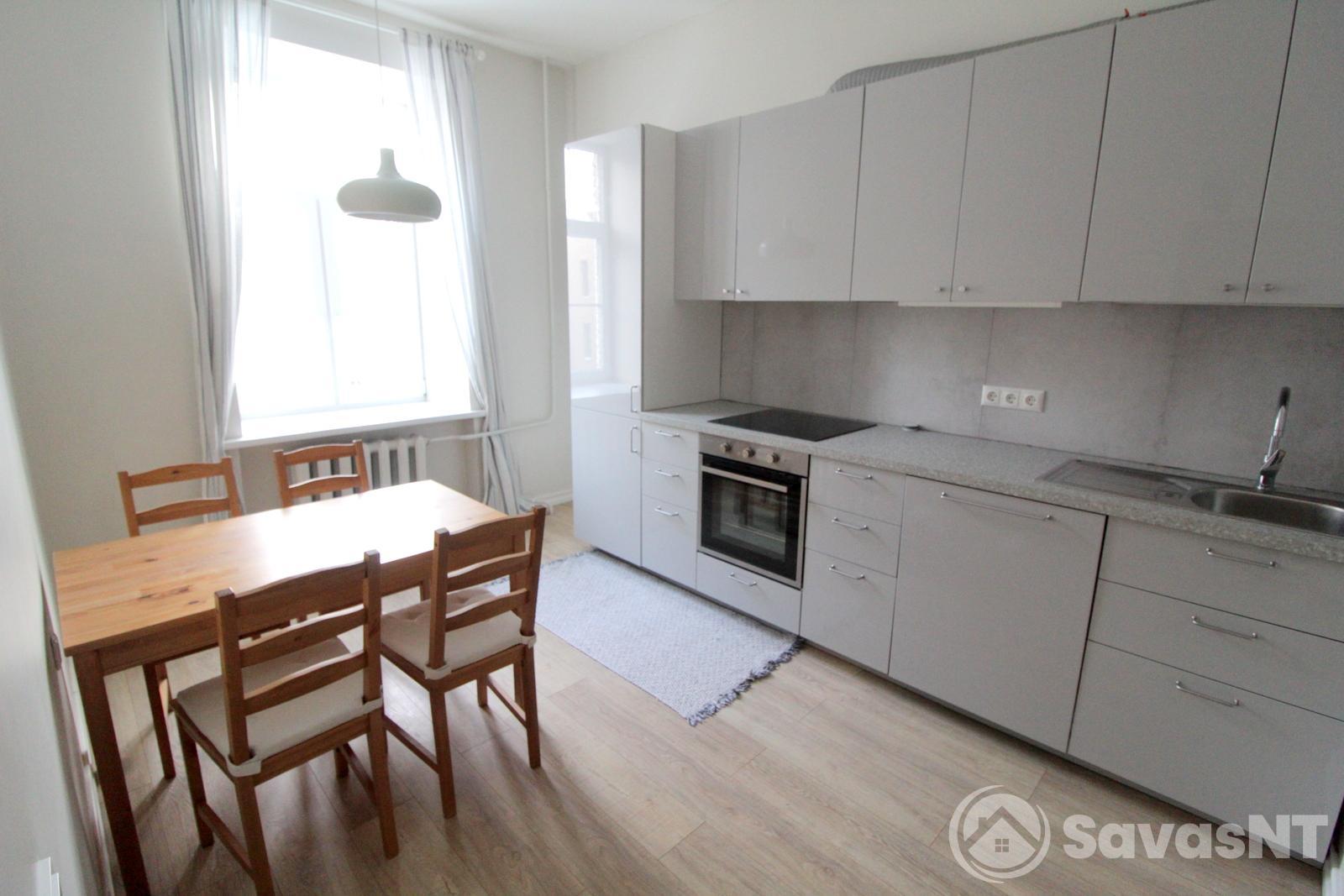 Nuomojamas jaukus SUREMONTUOTAS 2 kambarių 40 kv.m butas Mindaugo g. Naujamiestyje.